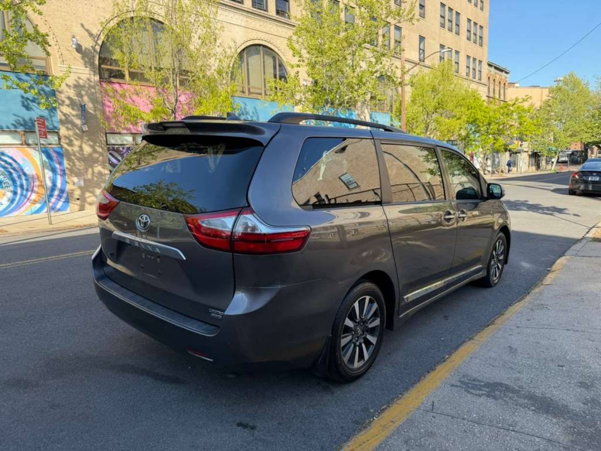 2019 Toyota Sienna Limited Premium AWD