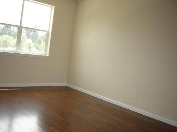$2,599 / 3br - 1478ft2 - Hermosa casa de 3 habitaciones y 3 baños en Tigard! Patio trasero cercado y gran terraza (Tigard)63672618731523123