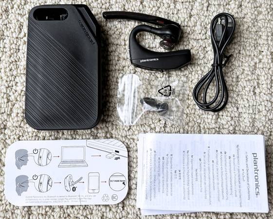 Plantronics Voyager B5200 UC Bluetooth Single Ear Wireless Headset Sys 1