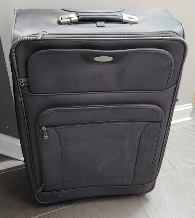 29" Samsonite Suitcase in Great Condition 1