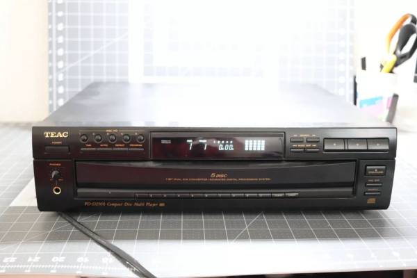 Teac PD-D2500 cd changer 1