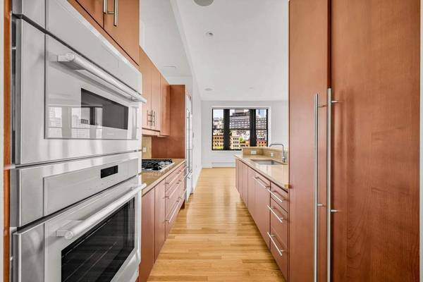 $14,999 / 2br - 2100ft2 - ¡Hogar celestial en lo alto en Hudson! ¡Alquílalo o adquiérelo! Tú decides (TriBeCa)63816679959681121