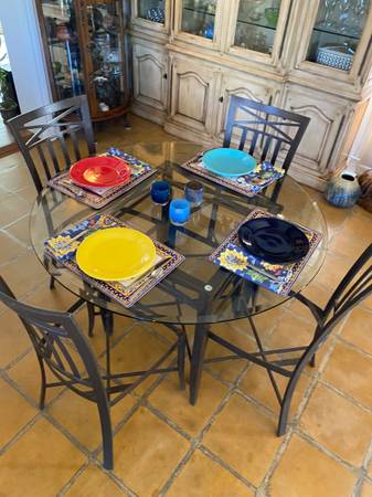 Dinning table for your dinners 1