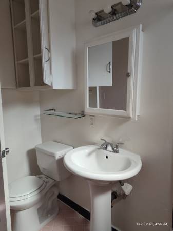 $1,550 / 500ft2 - Studio with parking Hollywood wood floors (Hollywood)63701034471171122