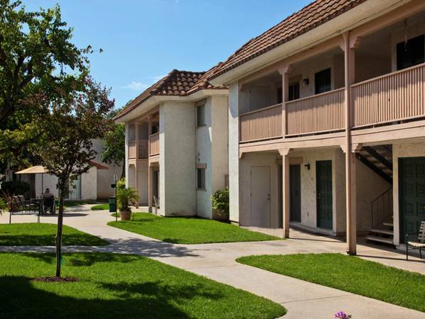 $2,755 / 2br - GET 1 MTH FREE - 1, 2 & 3 Bed, Huge Pool - Master Suite (La Mesa)63657108400769123