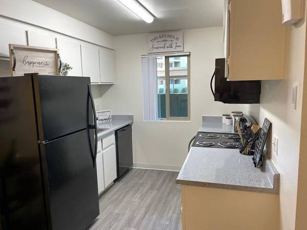 $1,054 / 1br - 720ft2 - Courtesy Attendants, Beautiful Landscaping, Fireplace (Gilbert)64025000157953124