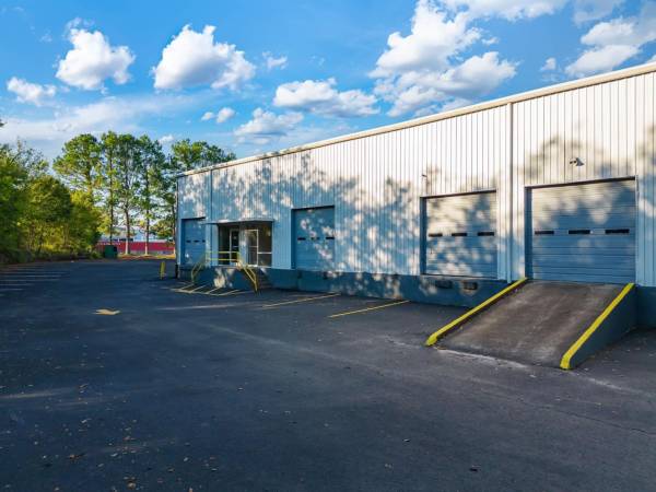 $123 / 1br - 123ft2 - Versatile Warehouse/Flex Space – With Offices Included (Jackson)63612441577219122