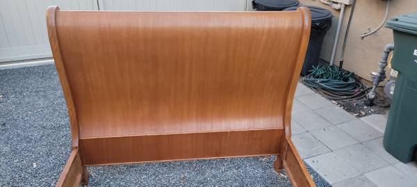 Cama con dosel antigua de chapa de arce - $200 (Lakeside)63471472562307124