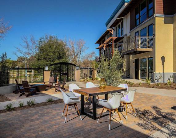 $2,600 / 1br - Luxury Surrounded by a Natural Creek - One Bedroom in Vista CA (Vista Village)63701586292993124