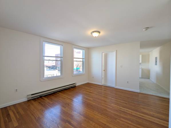 $2,500 / 1br - Top Floor Right in Davis Square ** Modern K&B ** Laundry (Somerville \ Davis Sq.)63797254760067124