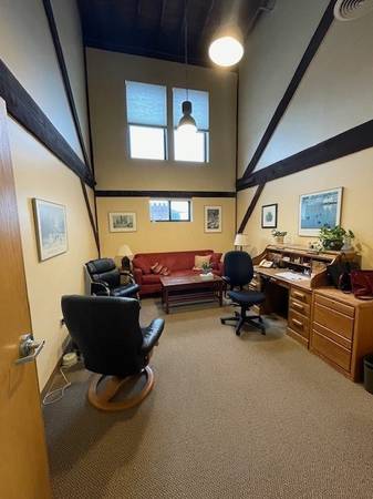 $800 / 136ft2 - Individual Offices & Artist Lofts for Lease above Trader Joe's (Newton)63611896030849123