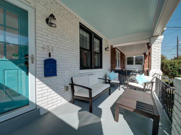 $899,000 / 3br - 2400ft2 - 3 Br 3 1/2 Ba + Den + Vaulted ceil + Fin bsmt w/ 2nd kitchen + garage (Petworth)64199873589121123