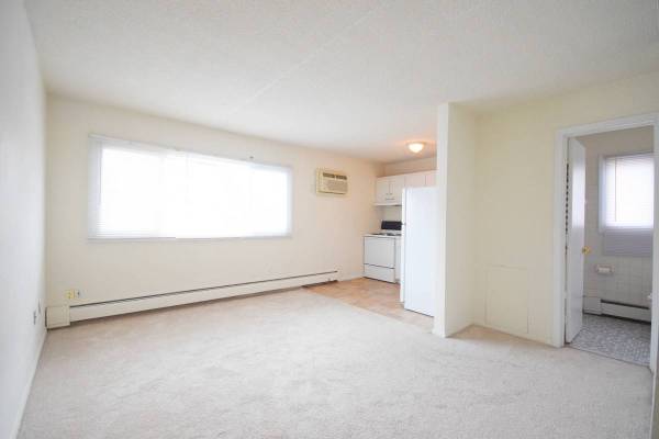 $705 Absolute Best Price on Uptown Studios! Great Management! (Uptown)64003960644098124