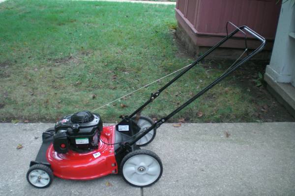 Yardmachines 21" Push Lawn Mower 1