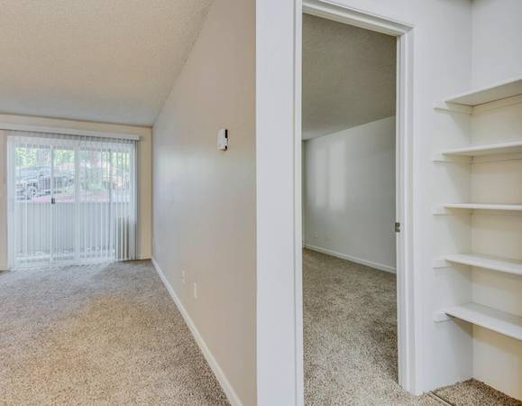 $1,345 / 1br - $500 OFF! Small Tigard Area with Tons to Do! + One Bedroom in Portland (Portland)63820824856193121
