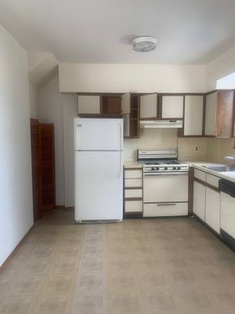 $1,700 / 1br - Oversized One-Bedroom (South Beach)64033631466114124