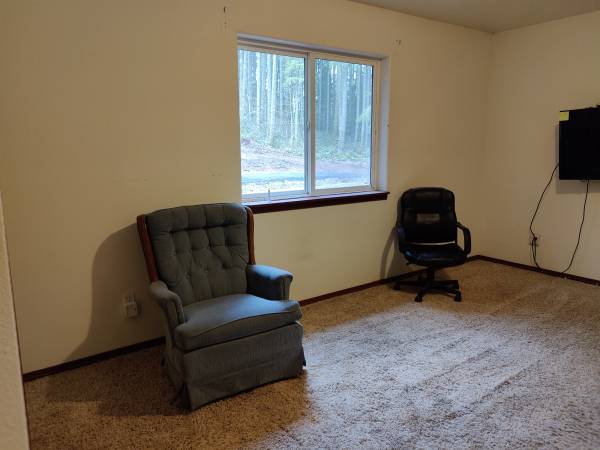$700 / 6br - 300ft2 - Large room  minutes to CMC/TESC/SPSCC/State Capitol WXXII (Mud Bay/Hwy 101)64031307768321122