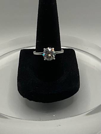 Sterling Silver Brilliant Cut Solitaire Cubic Zirconia Size 7 Ring 1