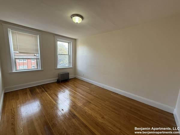 $2,100 / 1br - **BRIGHTON-WASHINGTON ST-1DORMITORIO-CERCA DE COMM AVE, ÁREA LONGWOOD! (Brighton)63863136924931122