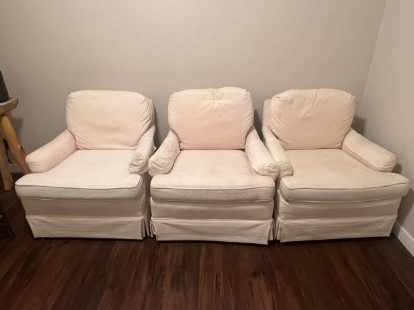 Premium lounge chairs by Bernhardt c. 1989 1