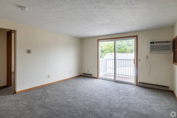 $875 / 2br - 🏢 2-Bedroom Apartment with Private Balcony – Available Now! (Plain Township)63661042195457120
