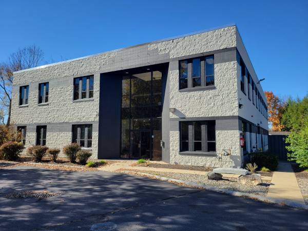 $625 / 132ft2 - Furnished Individual Private Offices. Shared Conference & Break Room. (Chelmsford/Billerica)63863137360257122