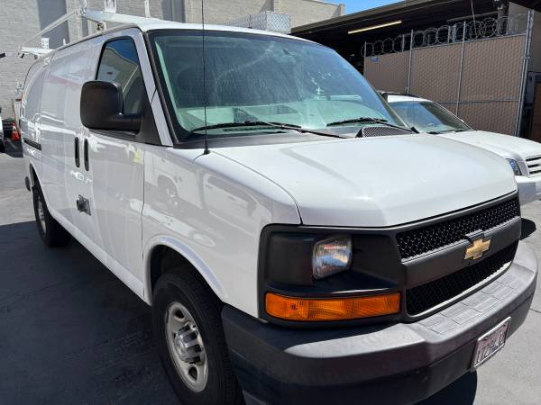 2017 Chevrolet Express - Photo 2