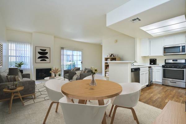 $4,089 / 3br - 1430ft2 - Putting Green & Par Course, Attached 2-Car Garages (22219 Summit Vue Lane, Woodland Hills, CA)63700899396225121