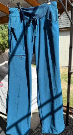 Petite size Blue and Teal scrub pants size 10-12, 4 pockets 1