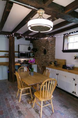 $750 / 1br - 550ft2 - Cute attic apartment in historic house (Santa Fe)63806069116419124
