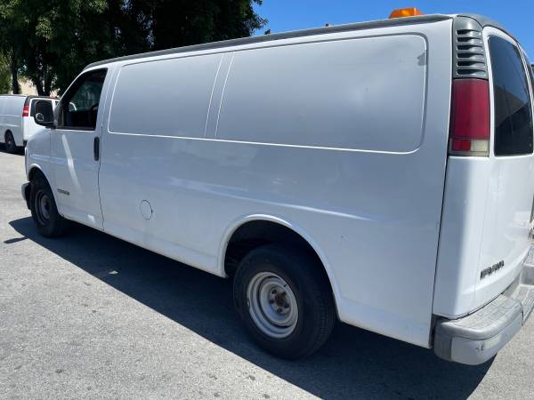 2002 GMC Savana 2500 series - Photo 4