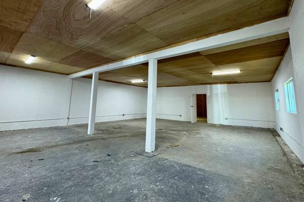 $3,900 / 2000ft2 - Prime West Adams Warehouse with Flexible Layout and 24/7 Access! (Los Angeles)63701074048385122