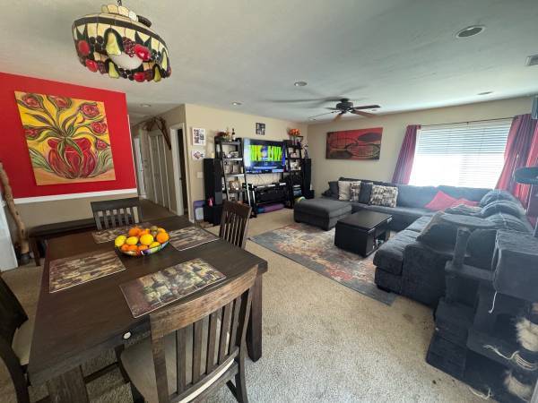 $500 Spacious furnished private room with full bathroom included (Ventura, CA)63800280315267122
