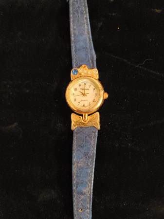 Ladies Gold Tone Bezel With Blue And White Stones In The Shape Of A Cr 1