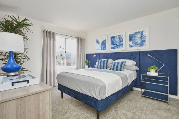 $3,849 / 3br - 1300ft2 - 3/BD, Built-in Appliances, Breakfast Bar (Santa Clarita)63829234153219120