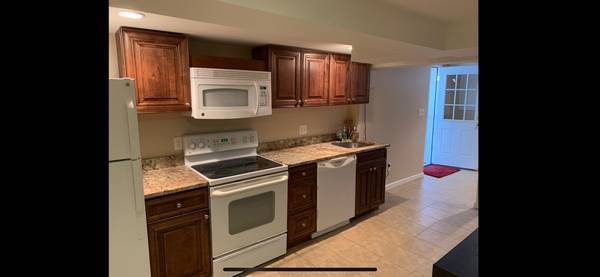 $685 / 1br - Spacious 1Bdr/1Bath Bethesda Basement Apt w/Private Entry & Free WiFi (Bethesda)64040192147075123