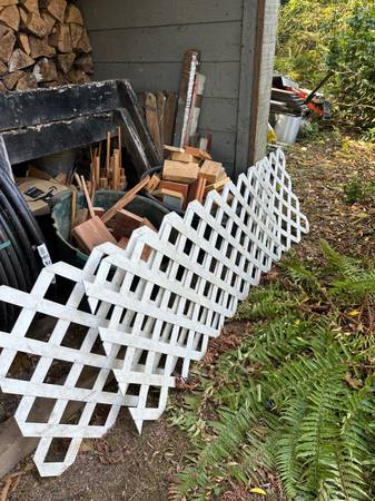 White plastic  lattice 1