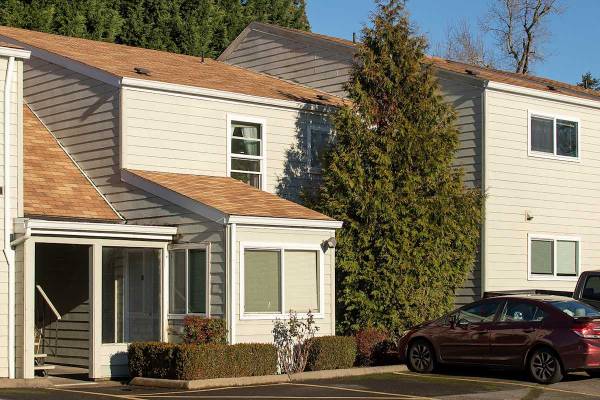 $1,450 / 1br - 722ft2 - Carports and Garages available, On-Site Management, Indoor Pool (3710 SE Concord Rd, Portland, OR)63999452233475120