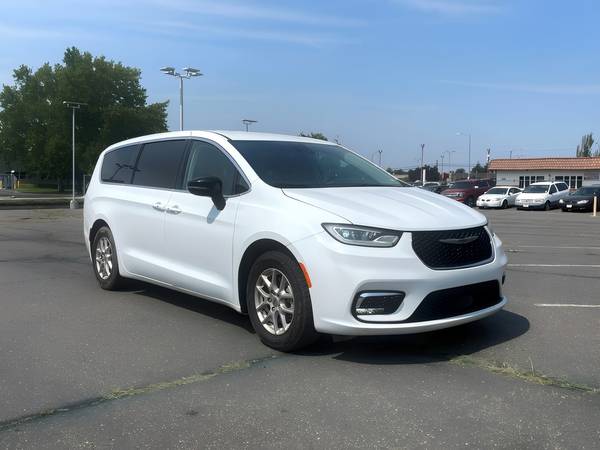 2024 Chrysler Pacifica Touring L 1