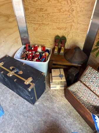 Large estate sale, photo 2