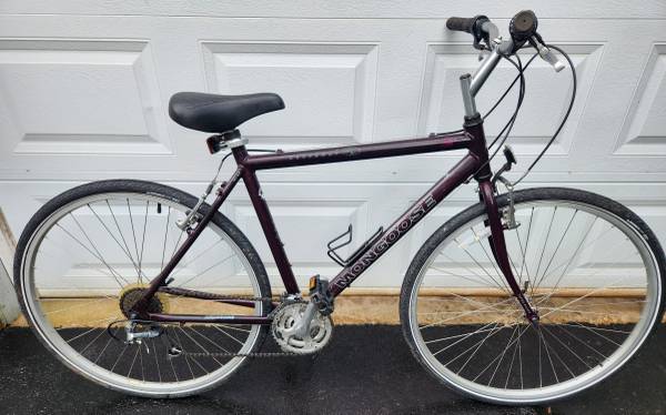 Mongoose Crossway 450, (Bike shop Bike) 700c Hybrid Bike