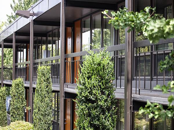 $1,575 / 1br - 485ft2 - Retro Gem Near Forest Park with Patio and Parking ~ Apply Today! (NW Portland, Nob Hill, NW 23rd, NW 21st, Pearl)63895123342083121