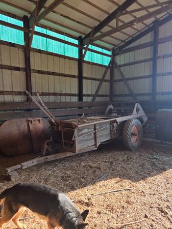 Ground driven manure spreader 1