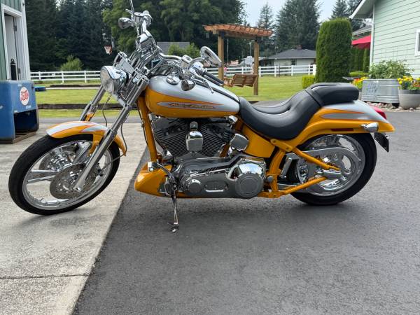 2004 Harley Screaming Eagle Softail Deuce Anniversary Edition 1