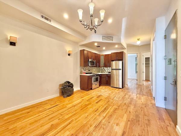 $1,050 / 4br - 4 Bed 2 Bath (Bushwick)63930271672707120