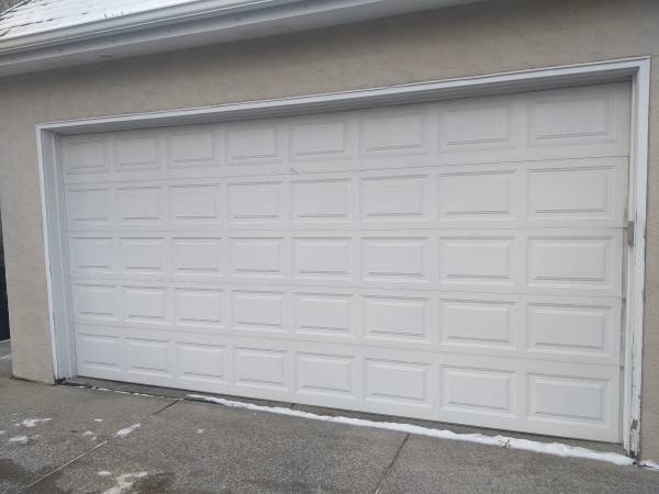 GARAGE DOORS 16x7Premium insulated raised panel 1