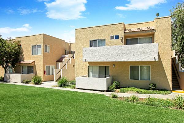 $2,269 / 2br - 822ft2 - Dishwasher, 2/bd 2/ba, Situated in Canyon Country! (18414 W. Jakes Way, Canyon Country, CA)63829233232257124