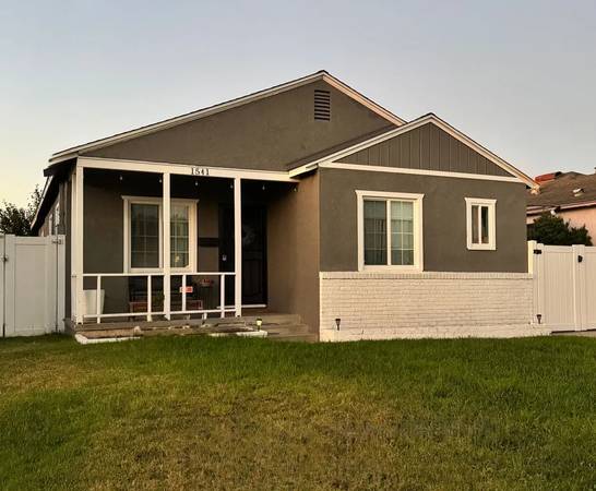 $2,250 / 3br - 1040ft2 - Charming 3BD/2BA Home in Torrance w/ Pool & Private Backyard! (Torrance)63998004601346120