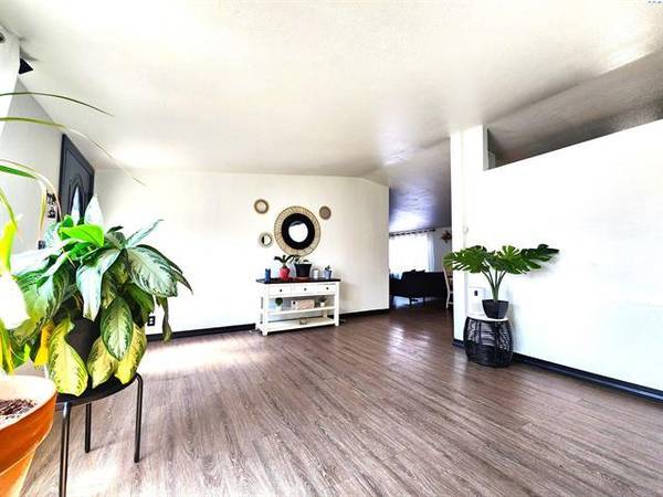 $339,900 / 3br - 1568ft2 - OPEN HOUSE SAT 9/27 & Sun 9/28 @ 11AM-1PM. (Pasco)63821615828483121