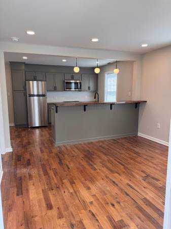 $1,375 / 1br - 660ft2 - Charming Bungalow for Rent (Bristol, Tennessee)63840115352705122
